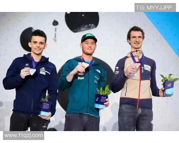 重庆羽毛球队在欧锦赛中的团队协作表现分析与启示